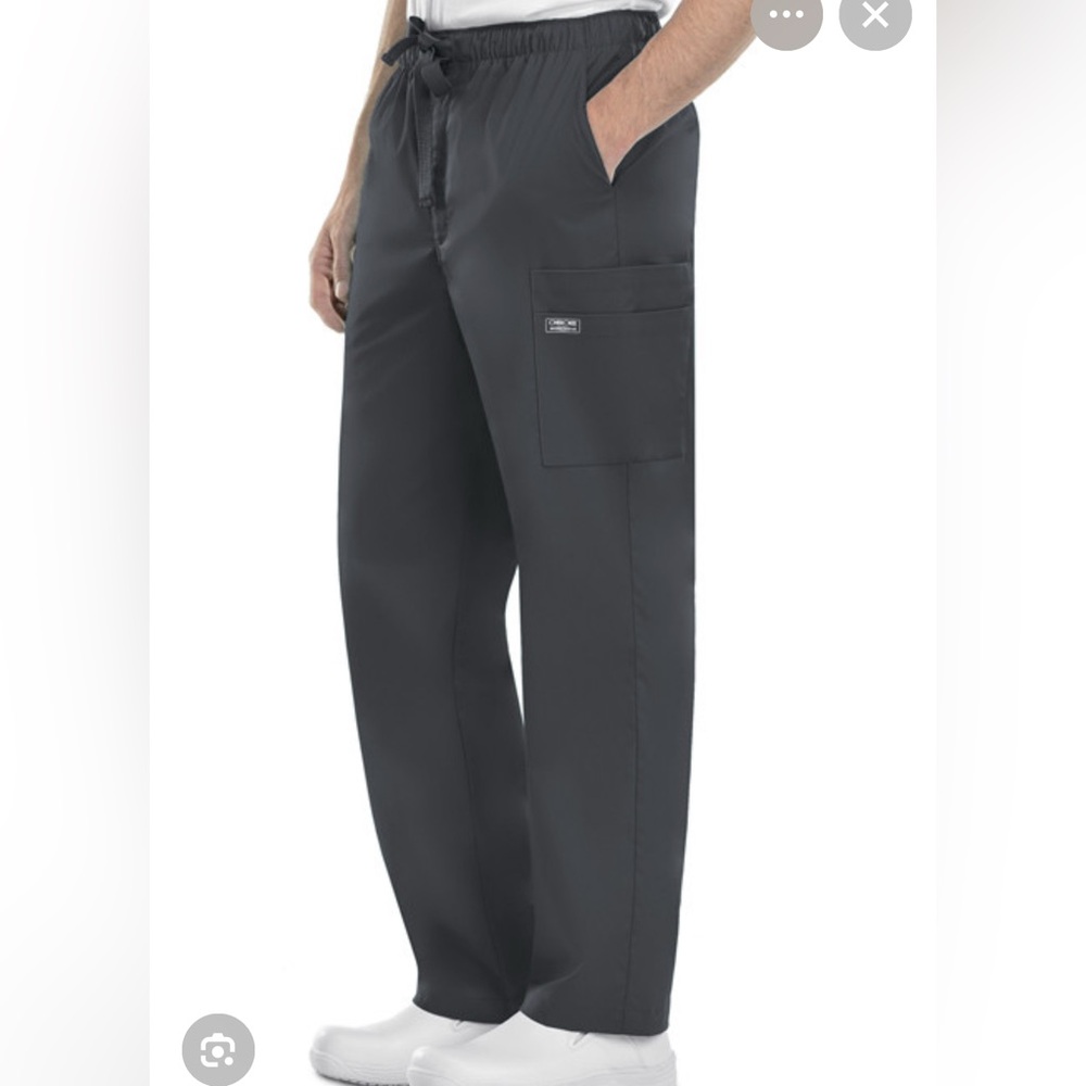 CHEROKEE WORKWEAR cargo pants. Elastic waist with drawstring. Zipper fly. Large